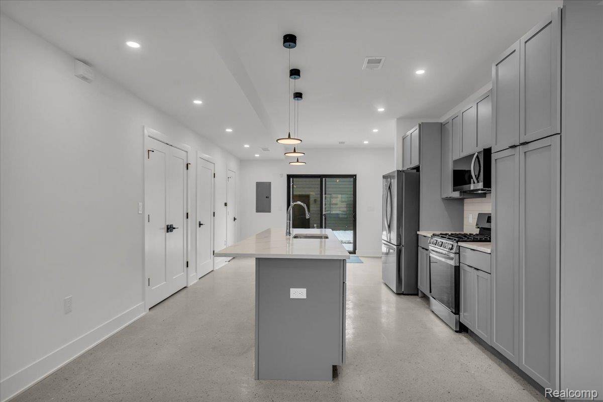 7534 Churchill ST #C18, Detroit, MI 48206