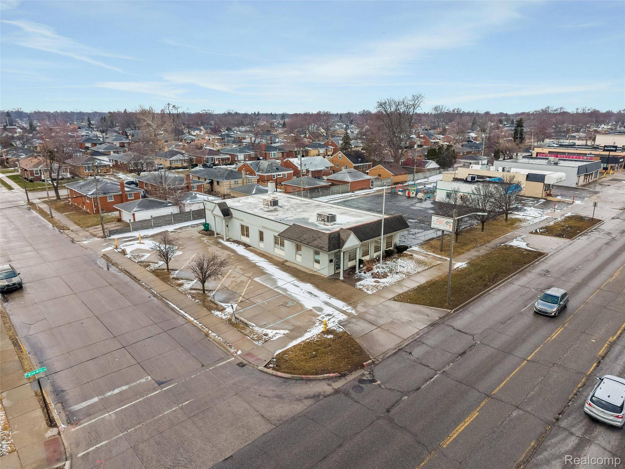 18400 E 9 Mile RD E, Eastpointe, MI 48021