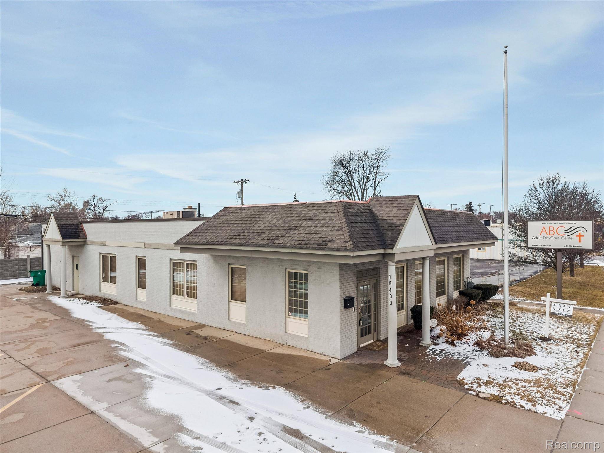 18400 E 9 Mile RD E, Eastpointe, MI 48021