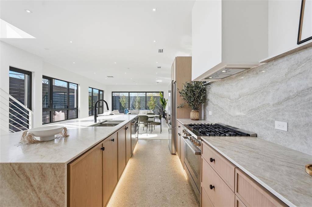 6801 Tyree Street, Dallas, TX 75209