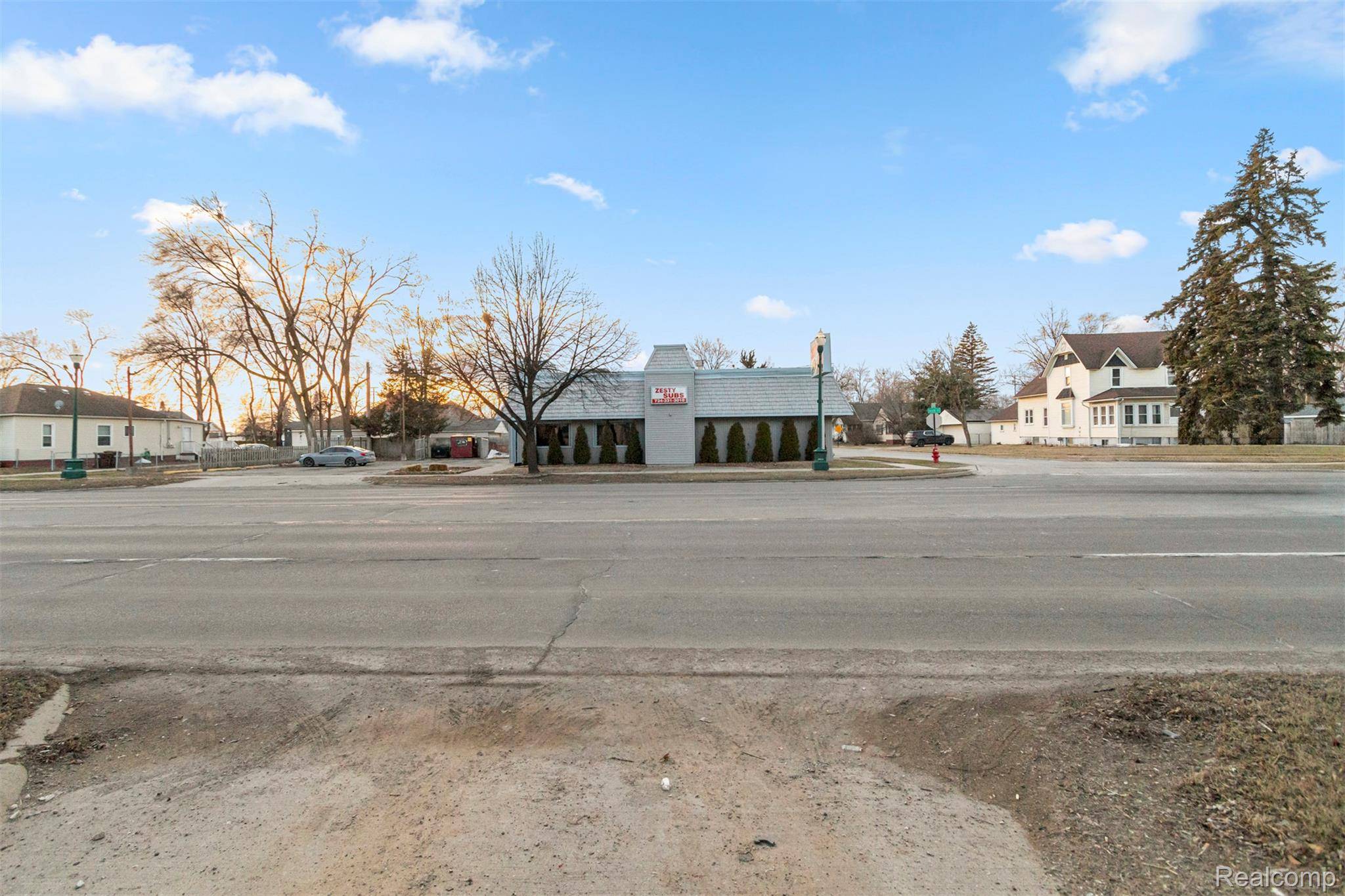 5006 S Wayne RD, Wayne, MI 48184