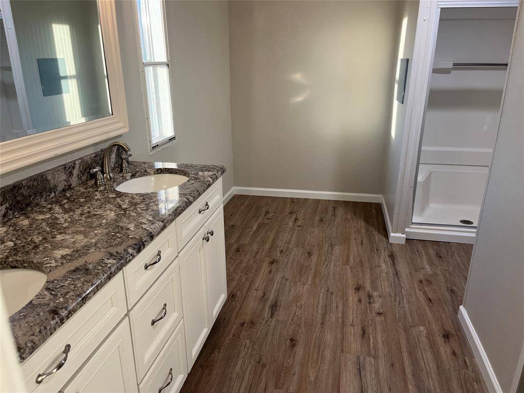 2237 Fm 1182, Ennis, TX 75119