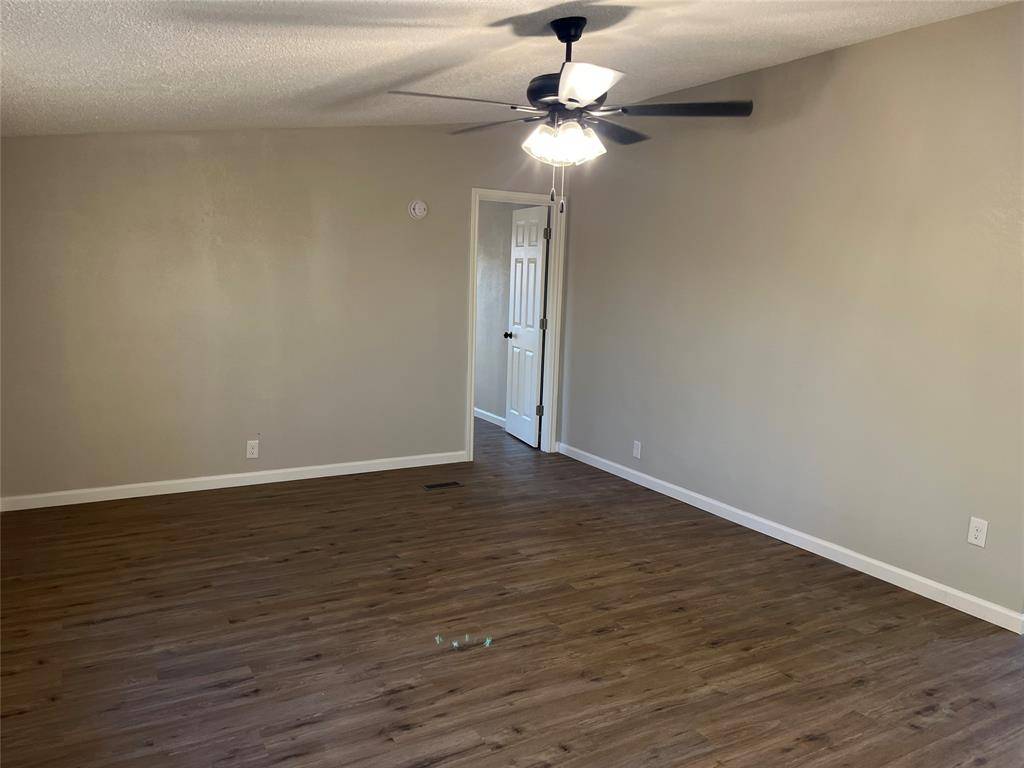 2237 Fm 1182, Ennis, TX 75119