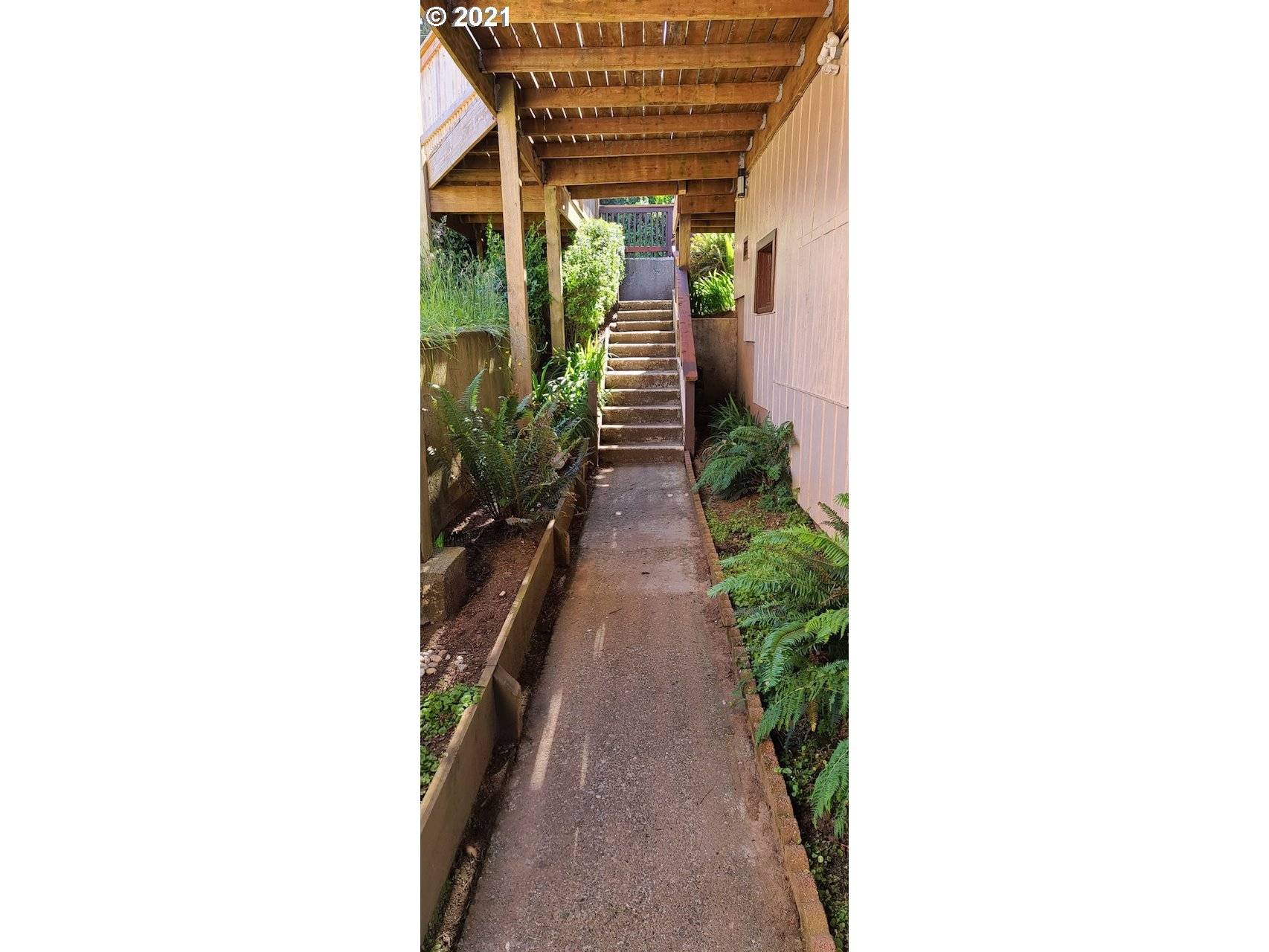 29696 Shore Pine LN, Gold Beach, OR 97444