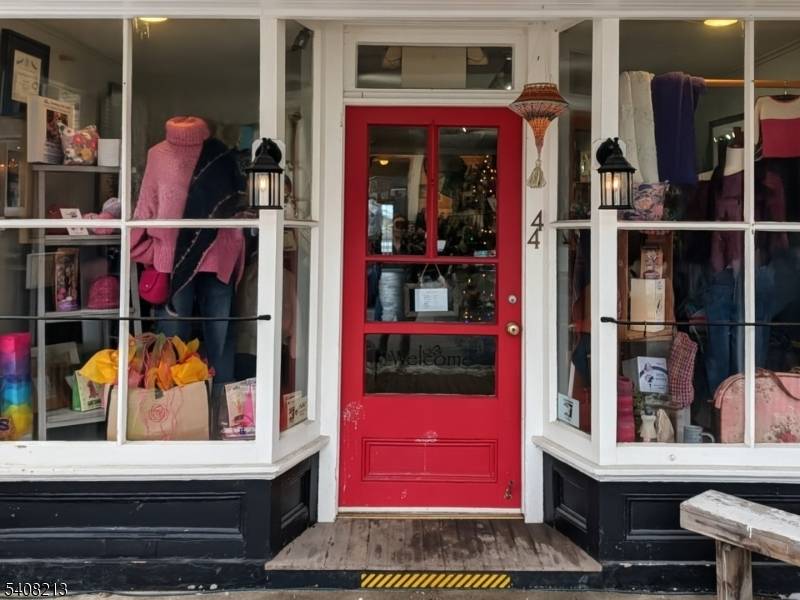 44 Main St, Chester Boro, NJ 07930