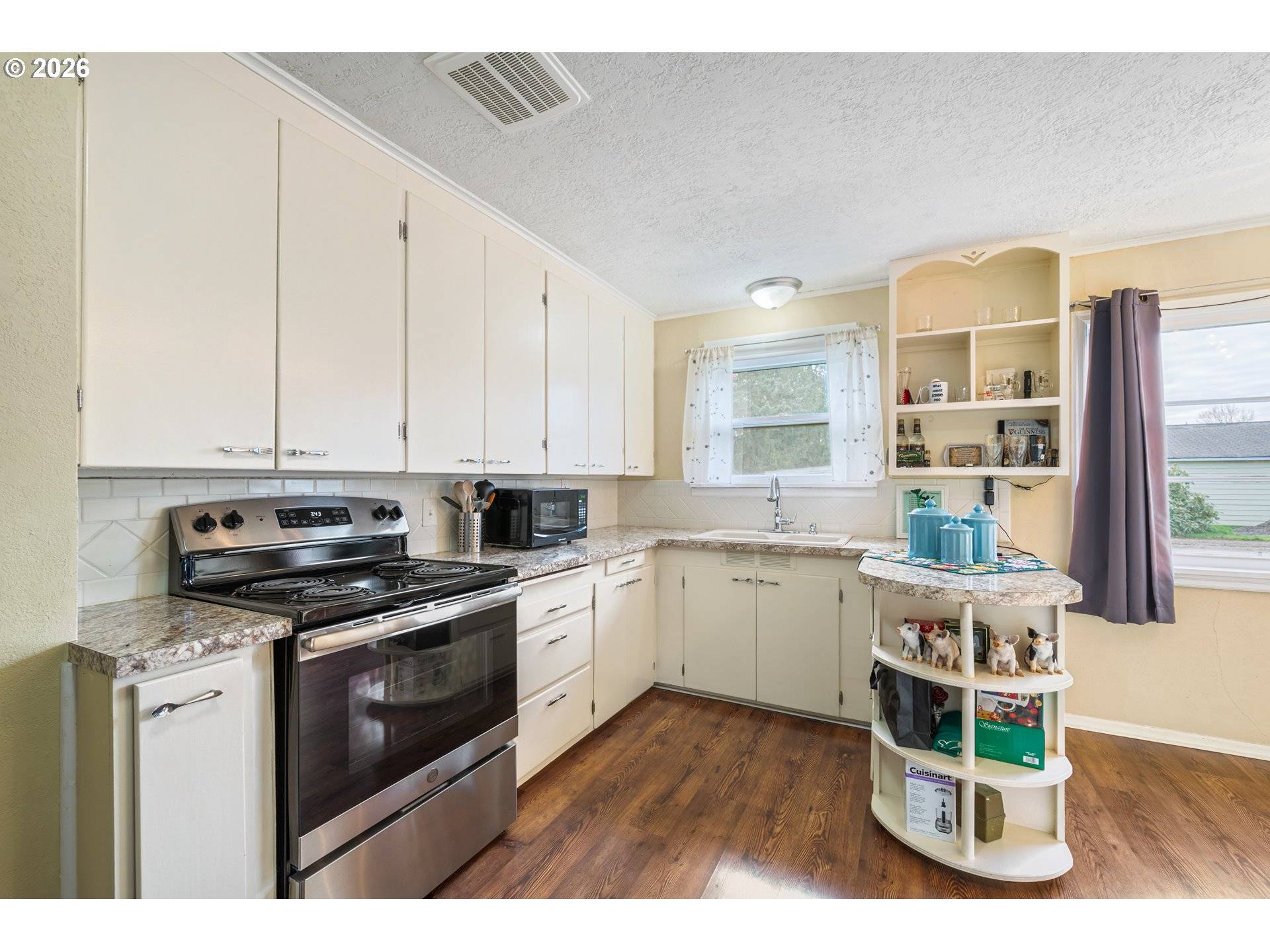 1002 N 10TH AVE, Kelso, WA 98626