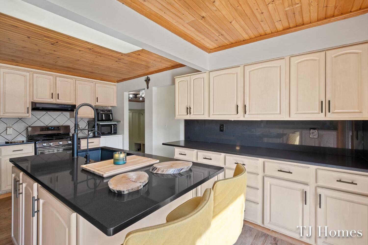 7628 Main ST, Brooks Twp, MI 49337