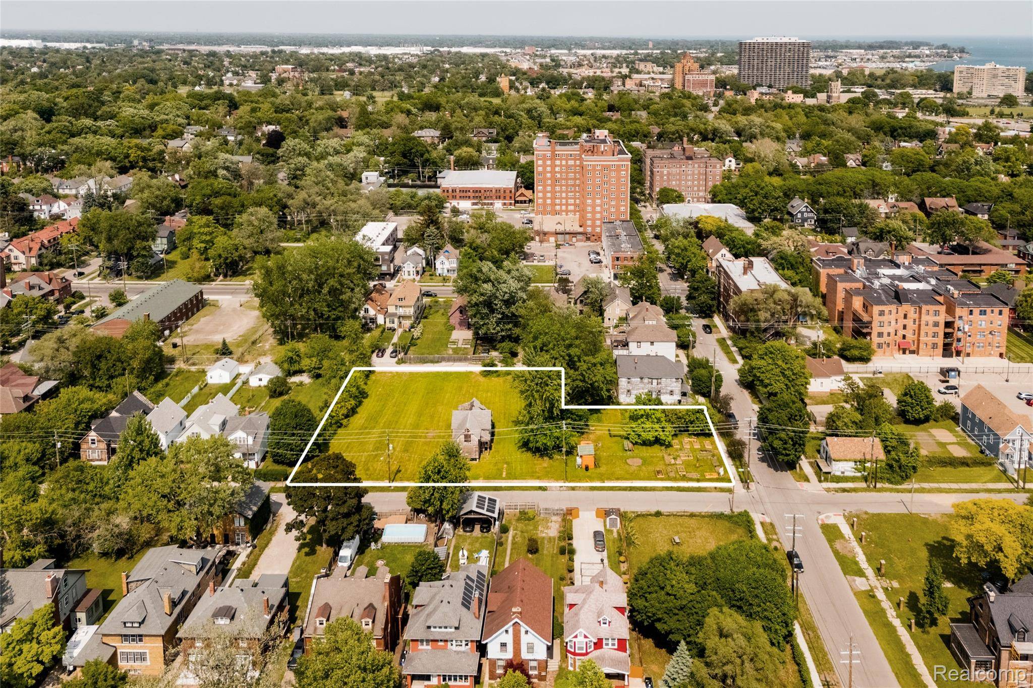 7901 Agnes ST, Detroit, MI 48214