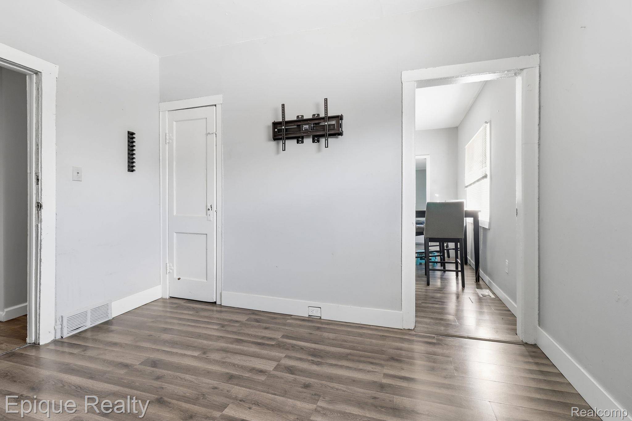 48 Augusta AVE, Pontiaccity_oakland, MI 48341