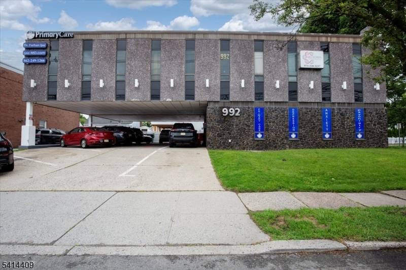 992 Clifton Ave, Clifton City, NJ 07013