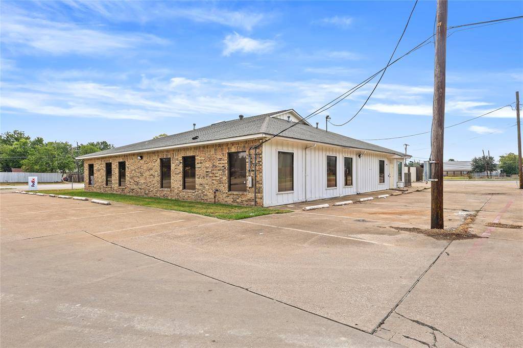 4915 Gus Thomasson Road, Mesquite, TX 75150