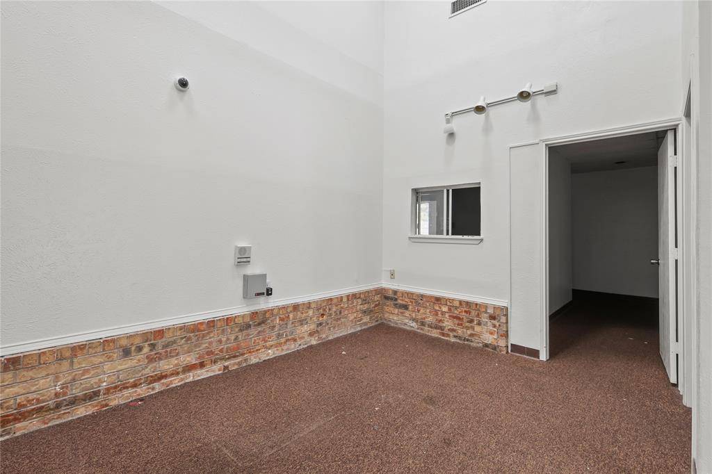 4915 Gus Thomasson Road, Mesquite, TX 75150