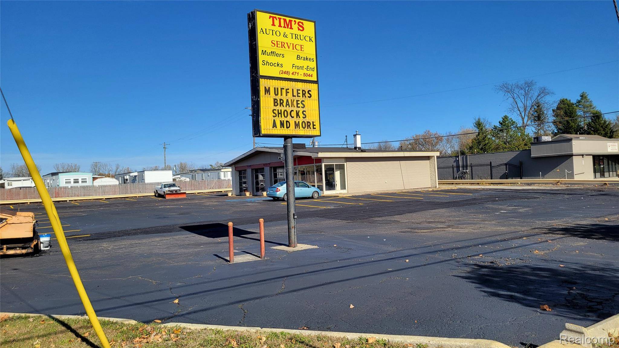 22412 MIDDLEBELT RD, Farmington Hills, MI 48336