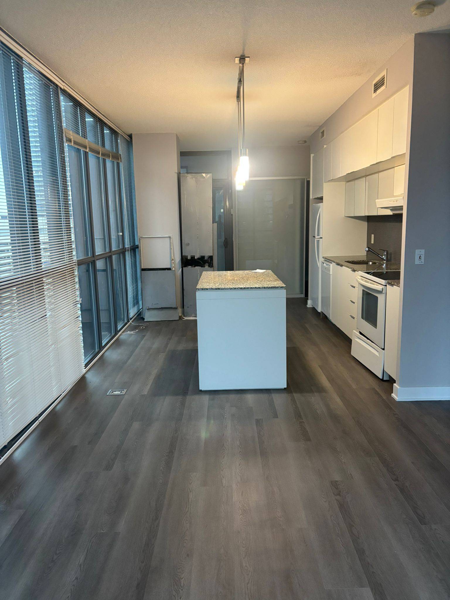 110 Charles ST E #2807, Toronto C08, ON M4Y 1T5