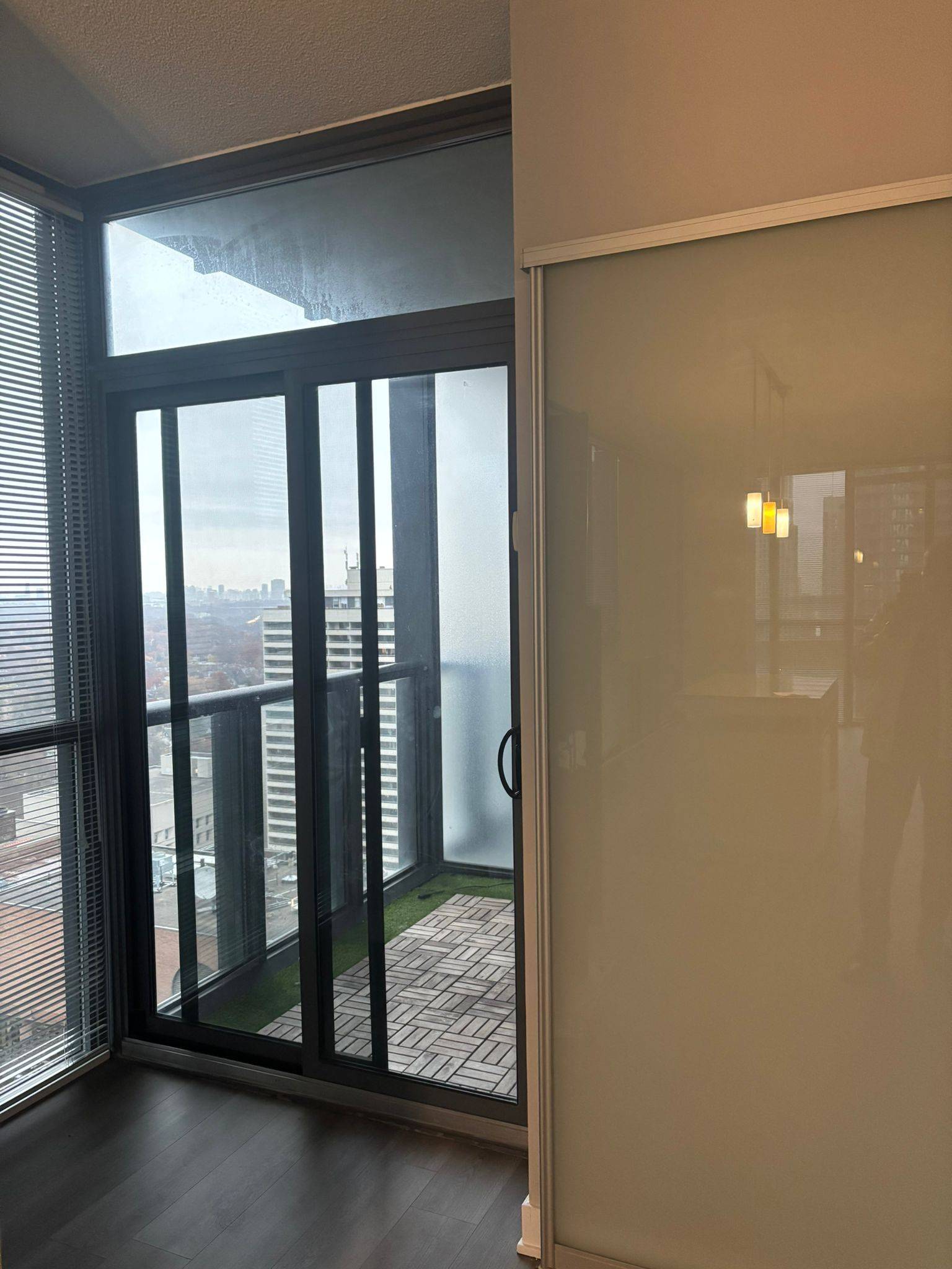 110 Charles ST E #2807, Toronto C08, ON M4Y 1T5