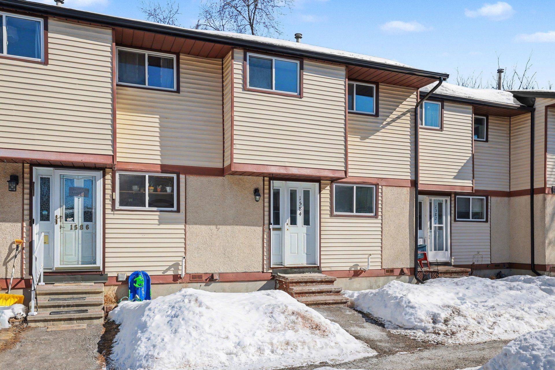 1584 Feather LN, Blossom Park - Airport And Area, ON K1T 1V4