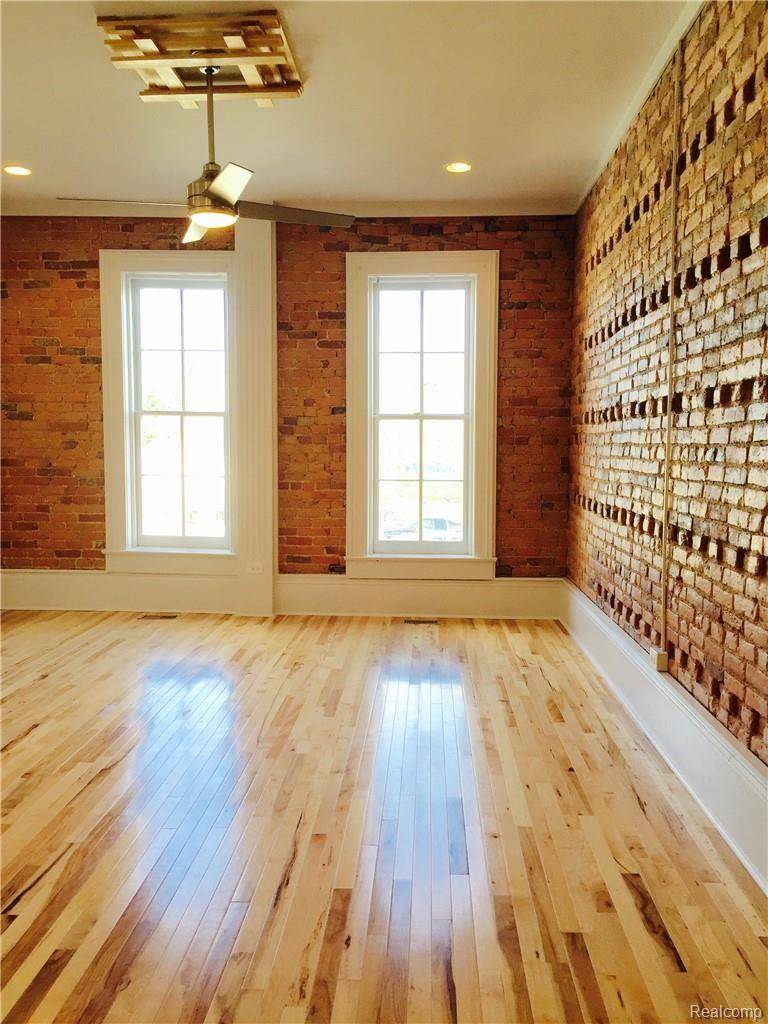 109 S SAGINAW ST #Apt B, Holly Village, MI 48442