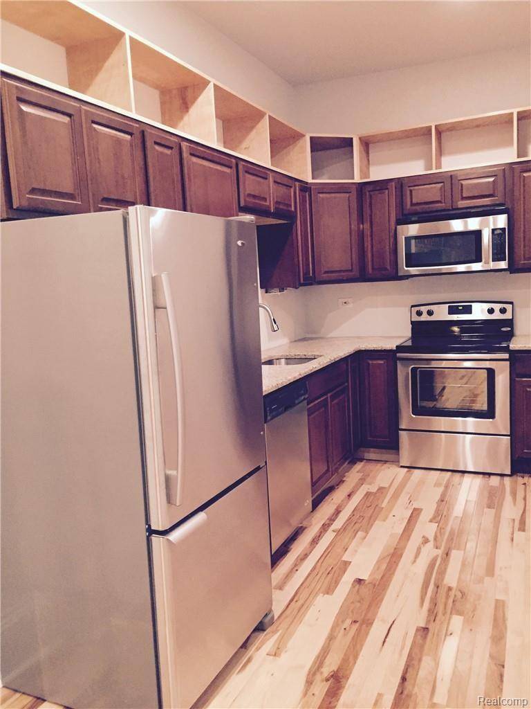 109 S SAGINAW ST #Apt B, Holly Village, MI 48442