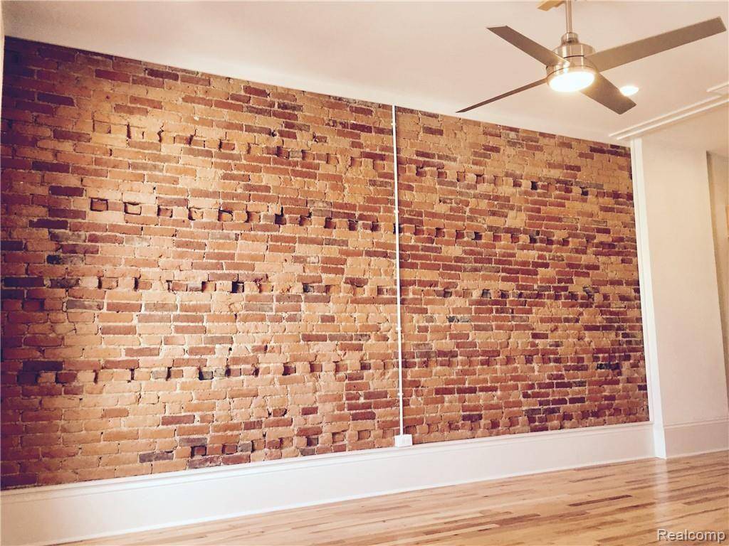 109 S SAGINAW ST #Apt B, Holly Village, MI 48442