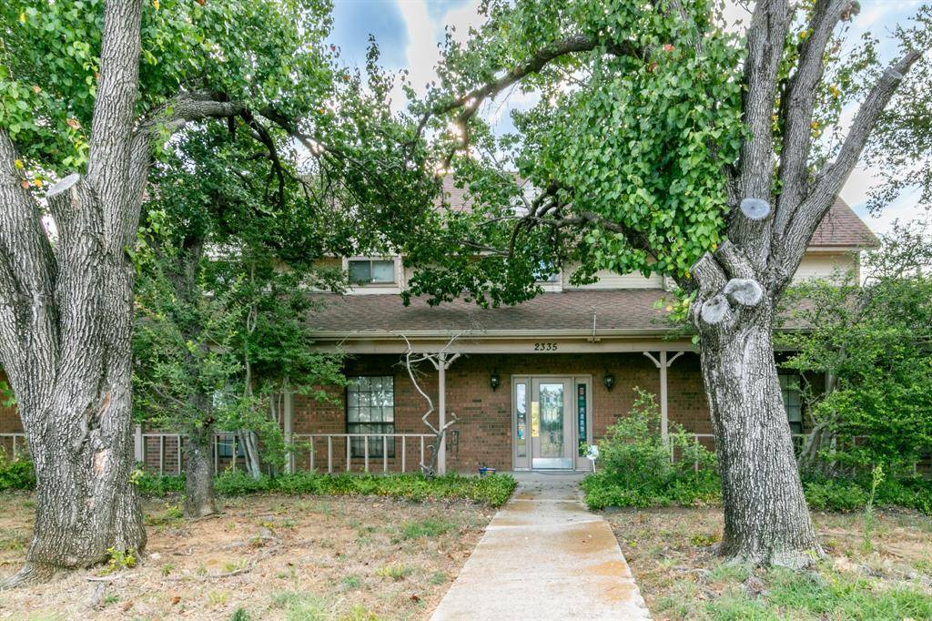 2335 W Green Oaks Boulevard #B, Arlington, TX 76016