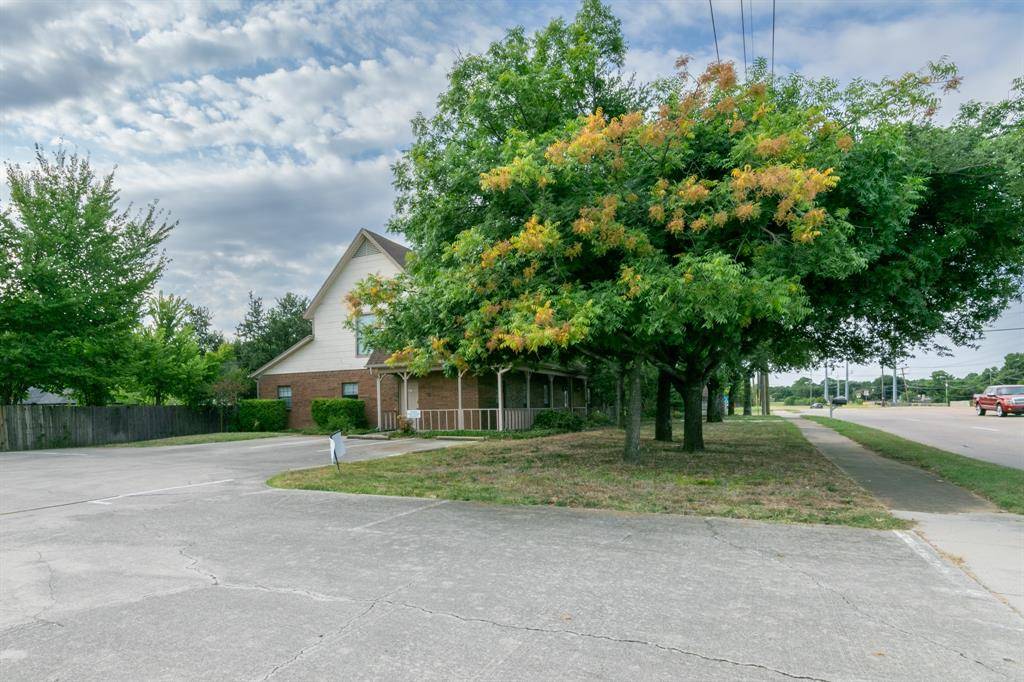 2335 W Green Oaks Boulevard #B, Arlington, TX 76016