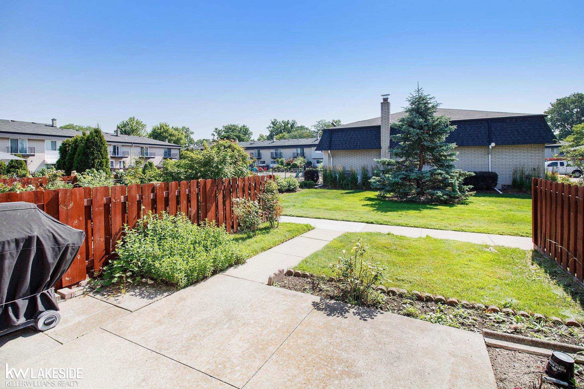 28306 Universal DR, Warren, MI 48092