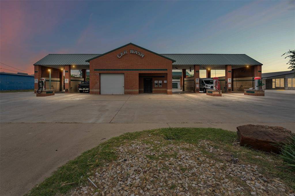 1433 N Plaza Drive, Granbury, TX 76048
