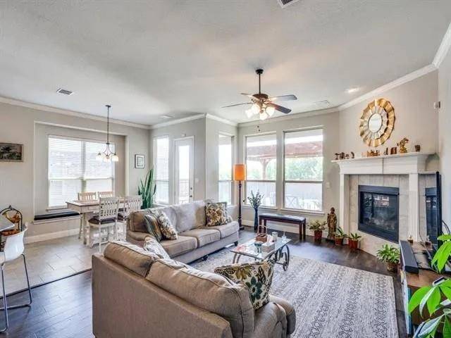 321 Valentino, Grand Prairie, TX 75052