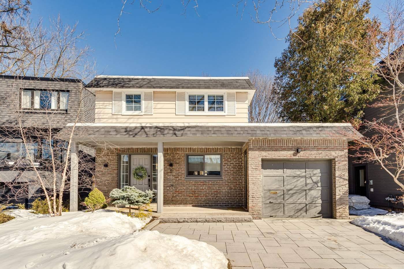 5 Georgian CT, Toronto C10, ON M4P 2J7