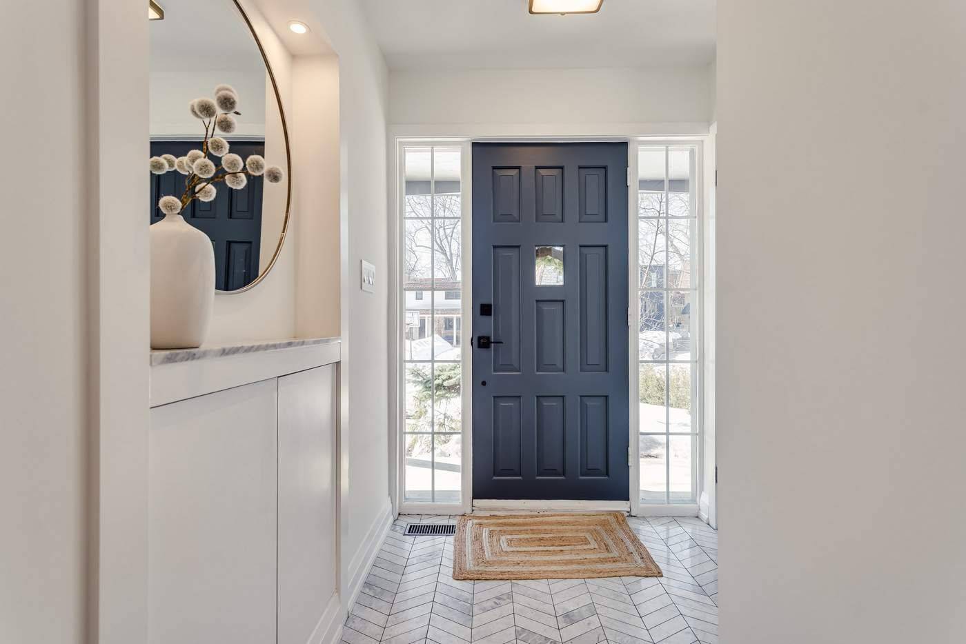 5 Georgian CT, Toronto C10, ON M4P 2J7