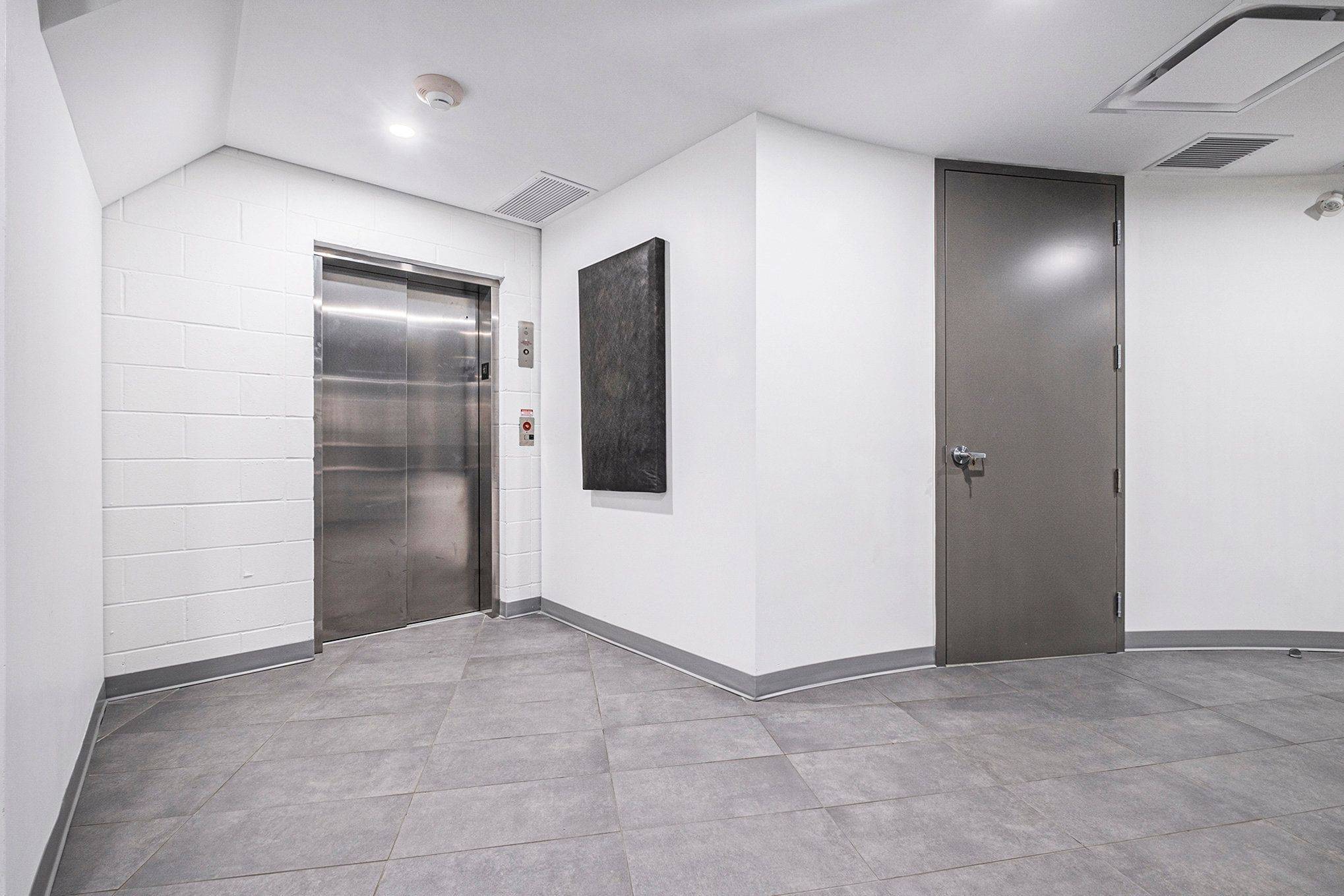 2300 CARLING AVE #202, Britannia Heights - Queensway Terrace N And Area, ON K2B 7G1