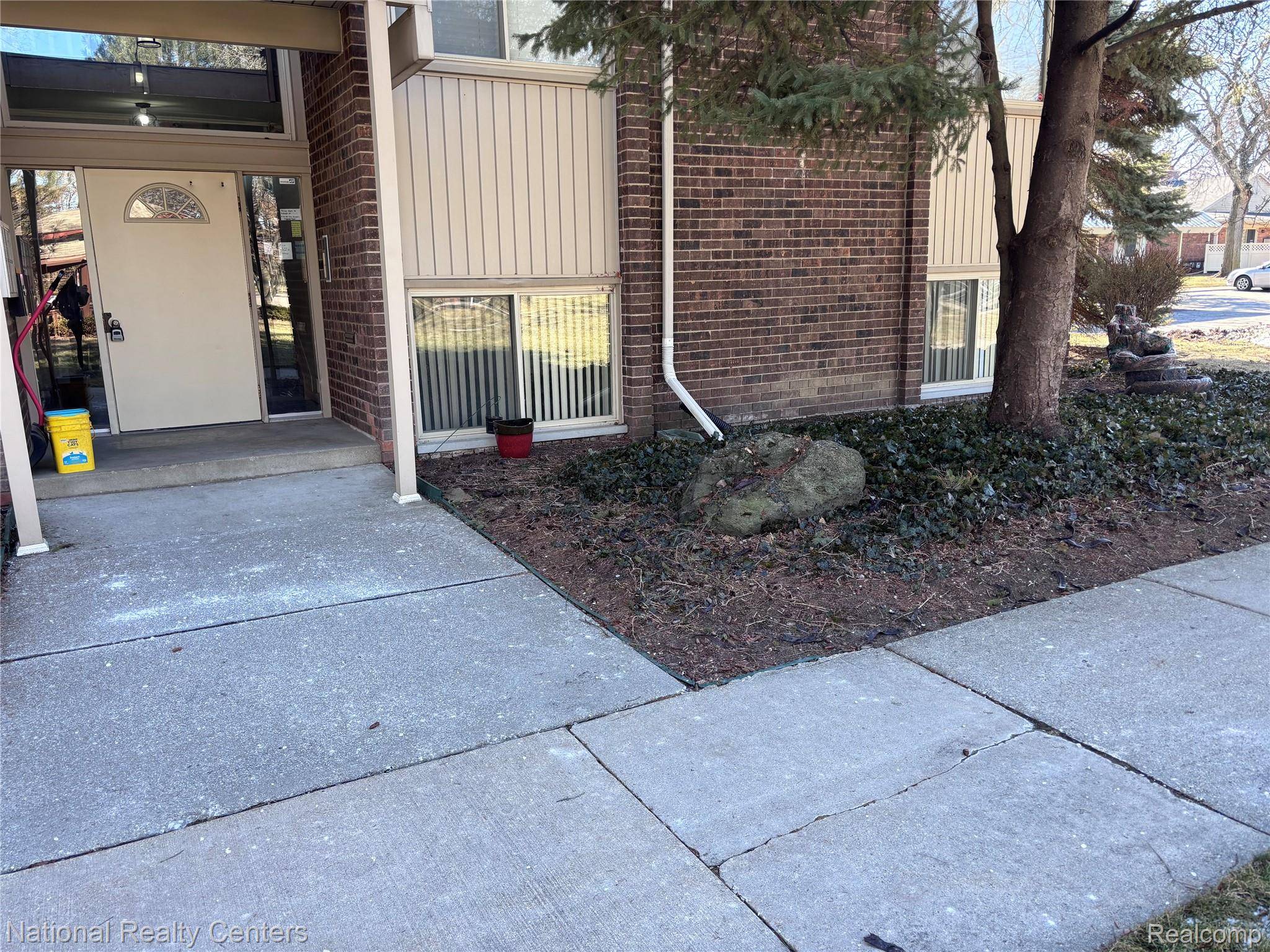 22243 Kinyon ST #1, Taylor, MI 48180