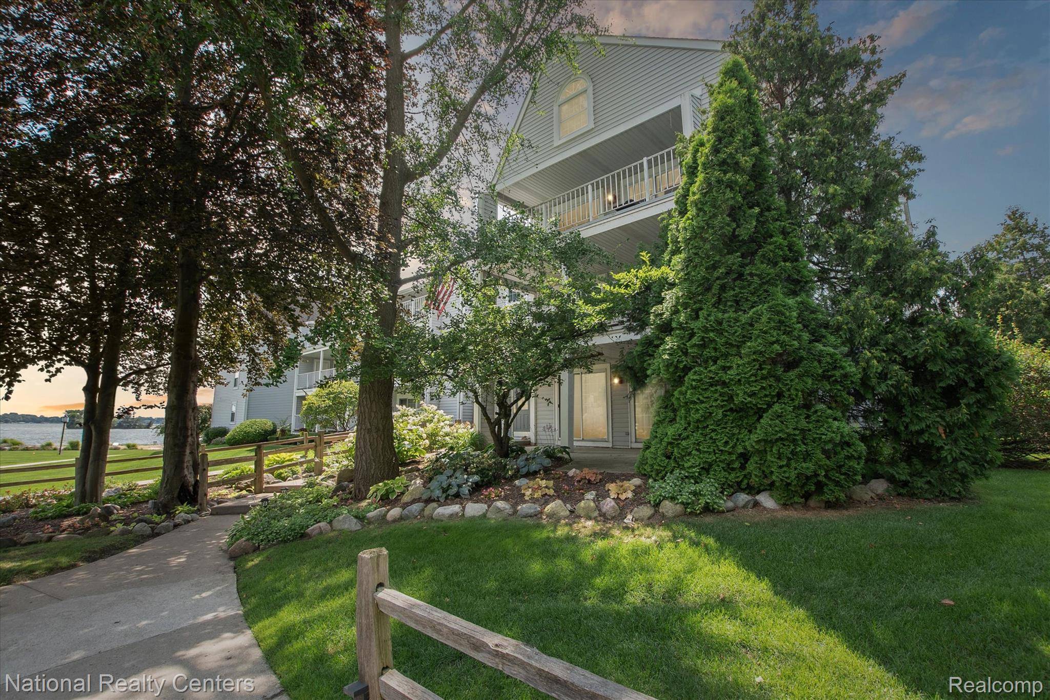 3559 Port Cove DR #17, Waterford Charter Township, MI 48328