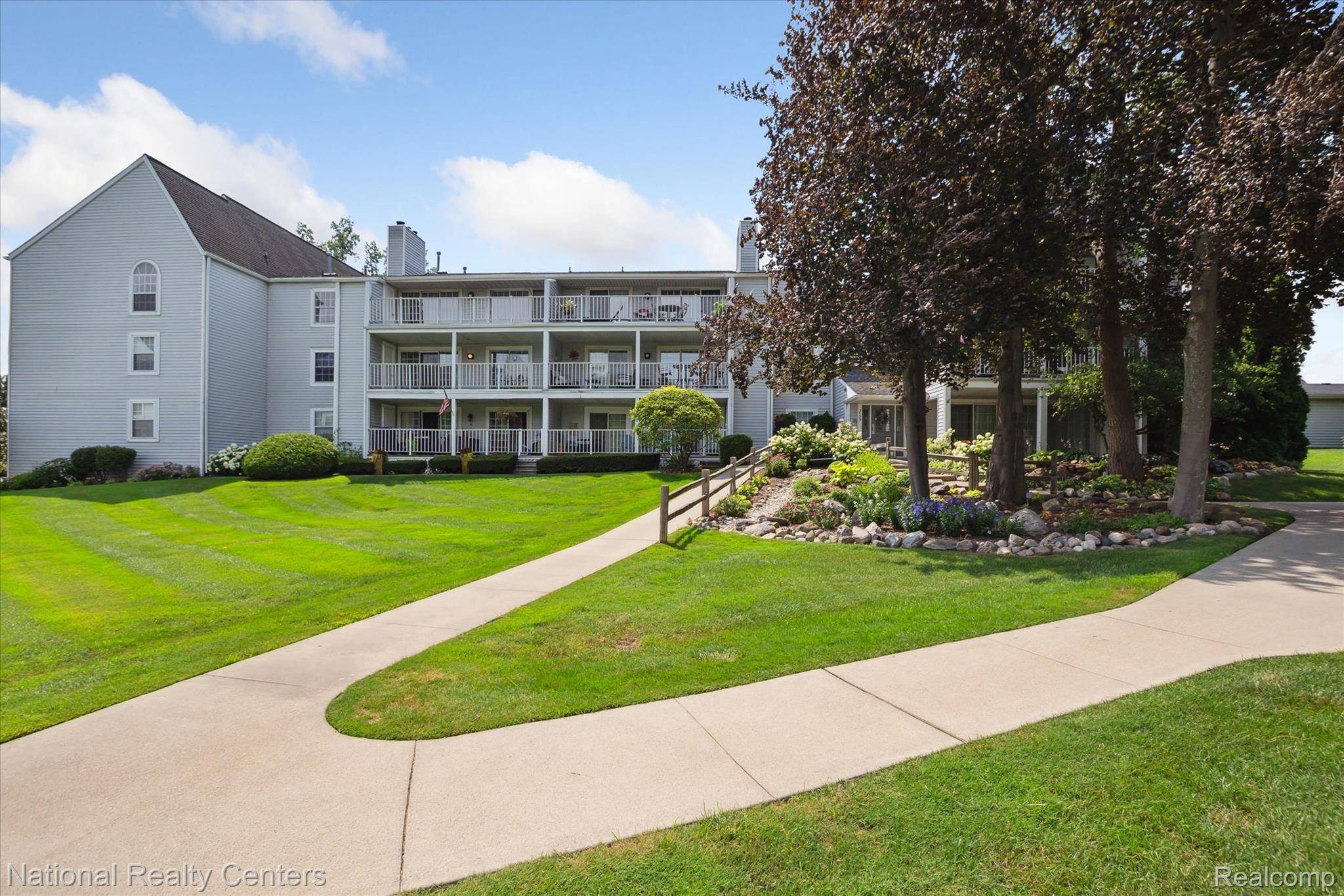 3559 Port Cove DR #17, Waterford Charter Township, MI 48328