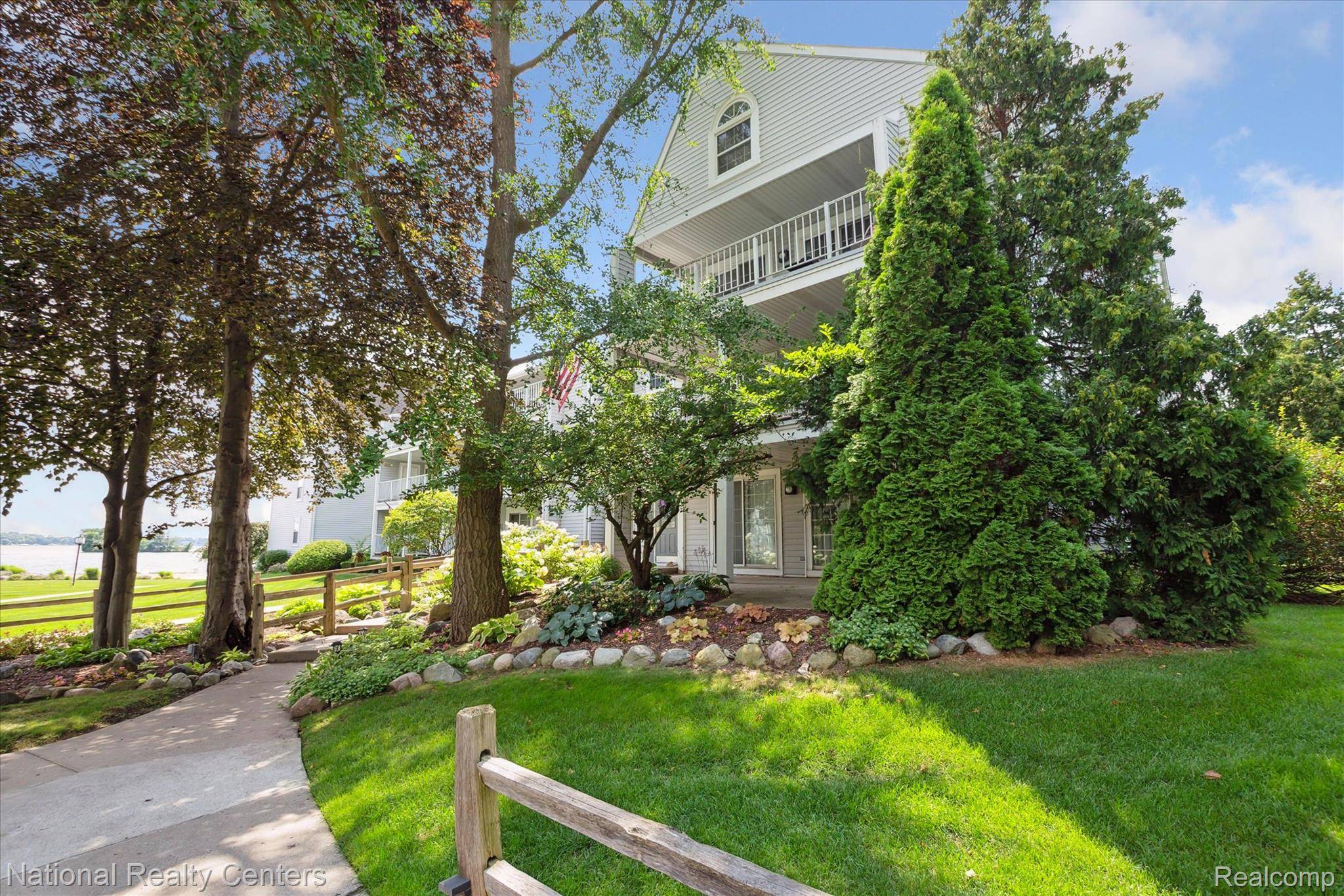 3559 Port Cove DR #17, Waterford Charter Township, MI 48328