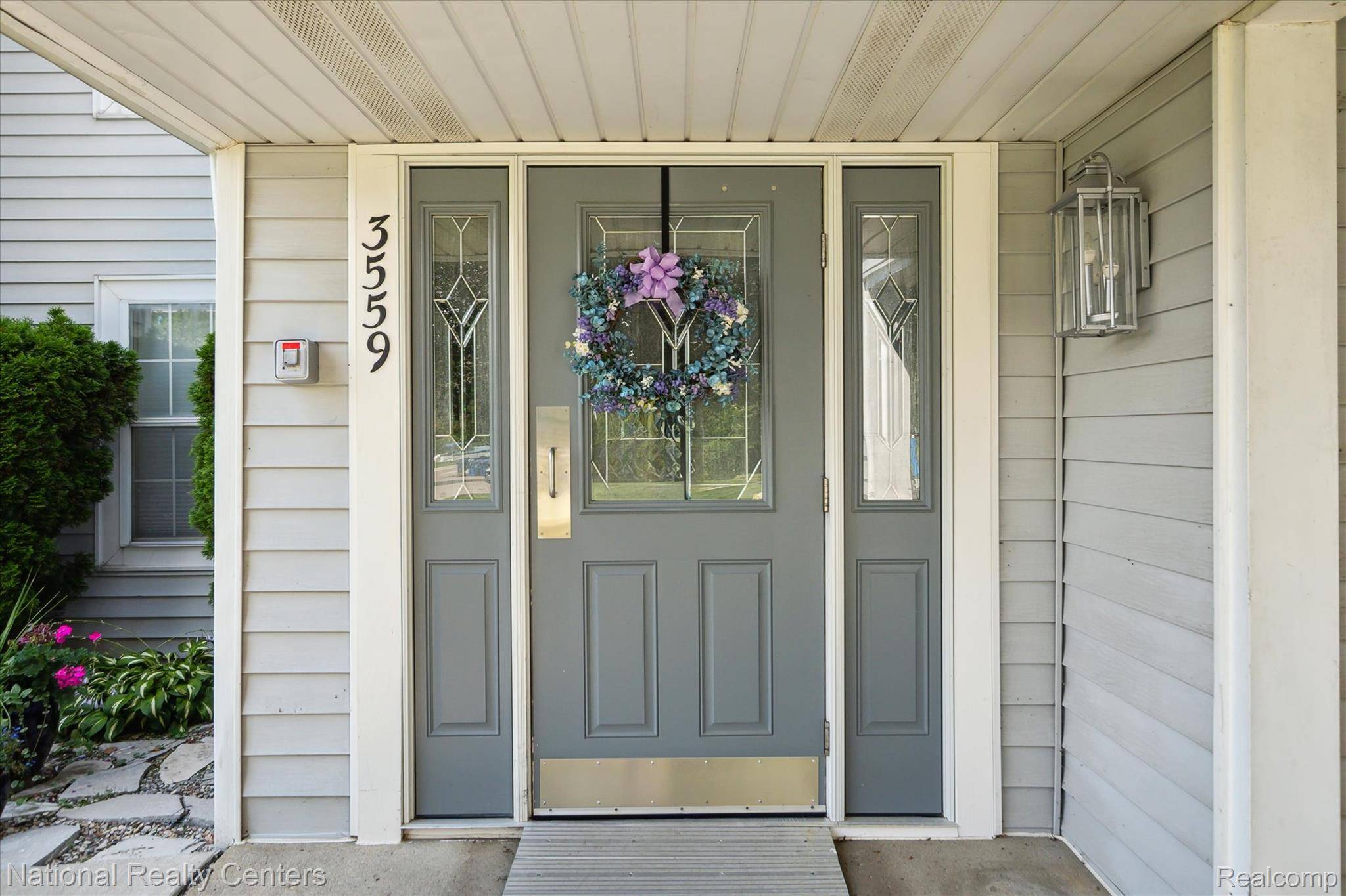 3559 Port Cove DR #17, Waterford Charter Township, MI 48328