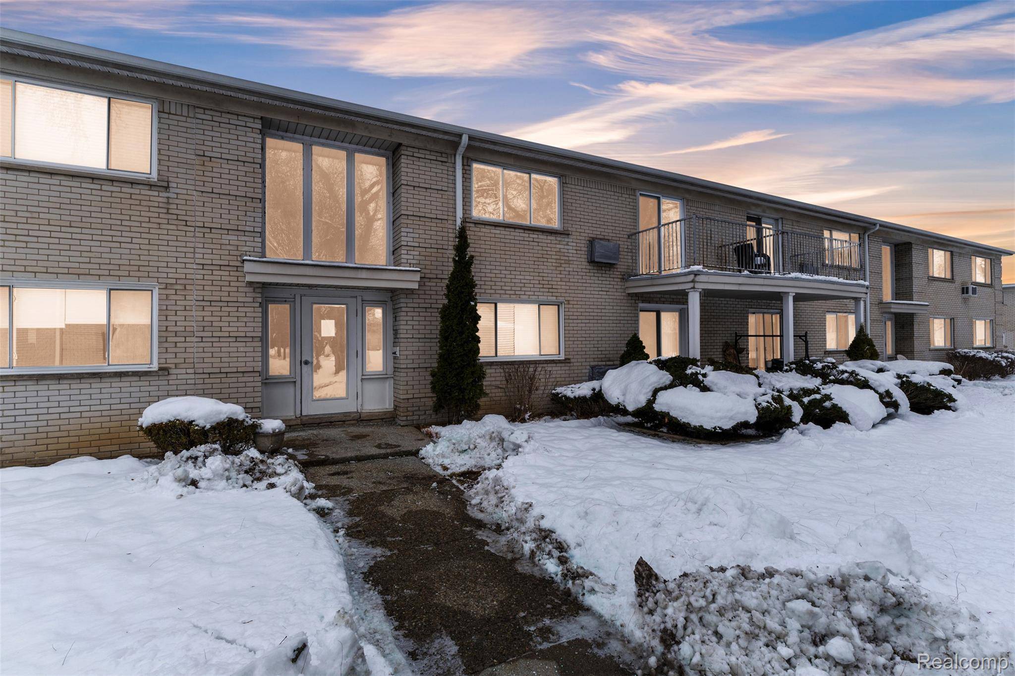 4113 Telegraph RD #A214, Bloomfield Hills, MI 48302