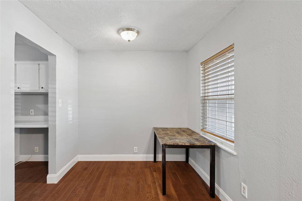 1304 E Lovers Lane, Arlington, TX 76010