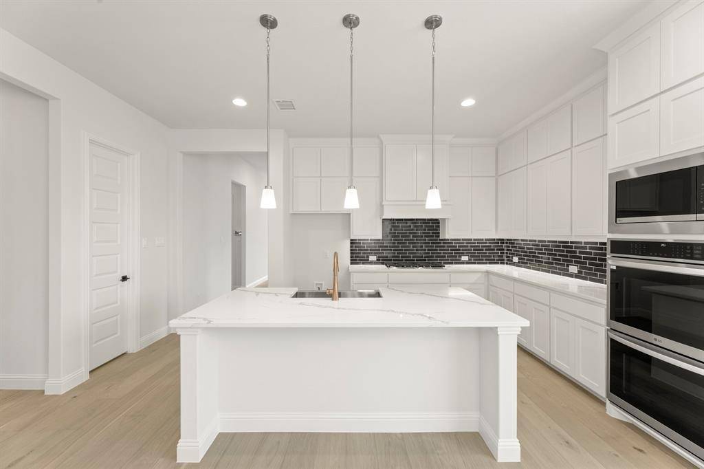 8505 Watersway Drive, Rowlett, TX 75088