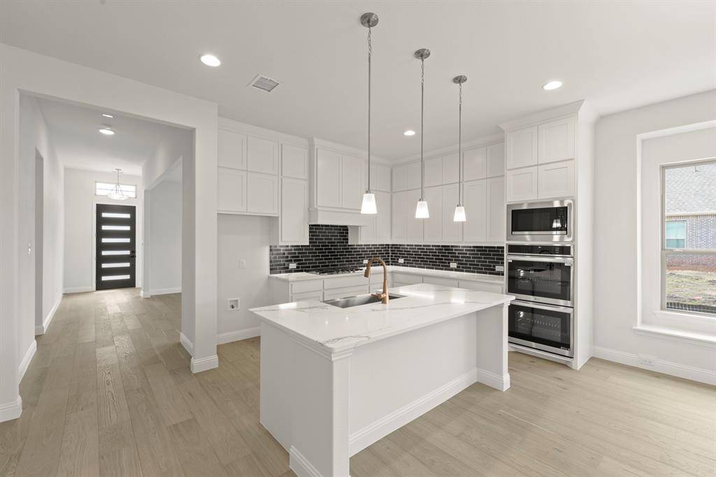 8505 Watersway Drive, Rowlett, TX 75088