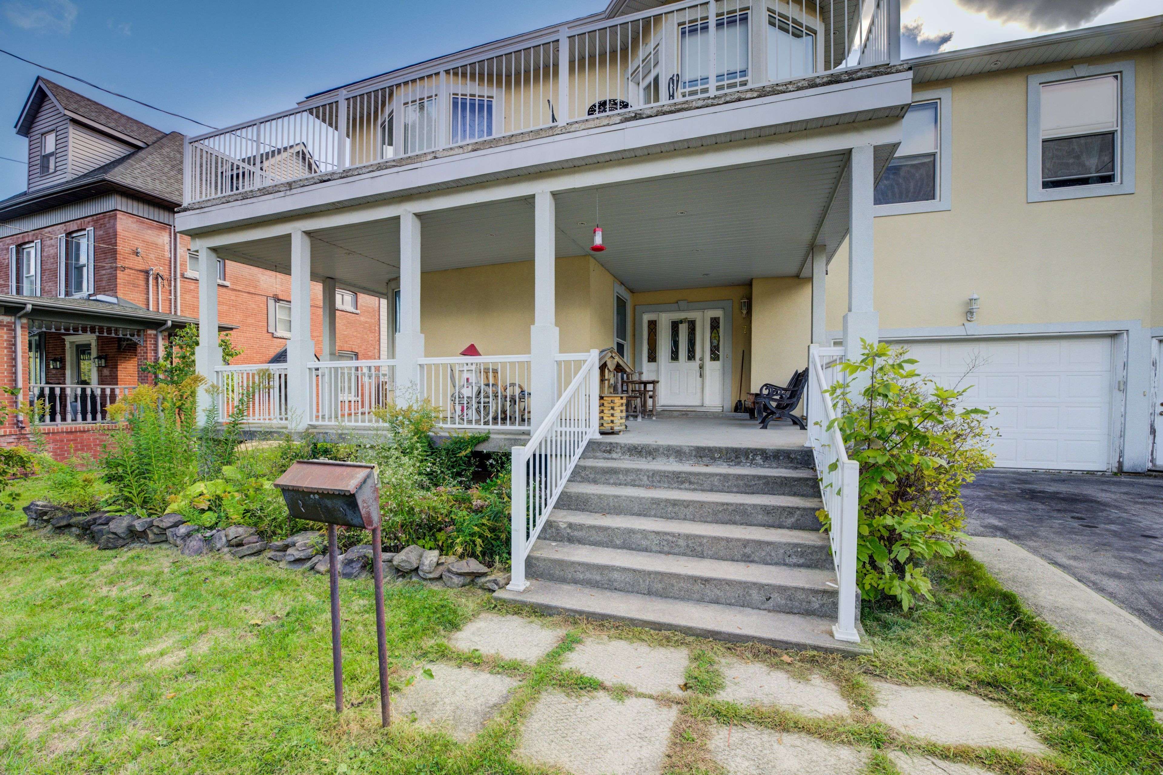 7 Robinson ST S, Grimsby, ON L3M 3C5