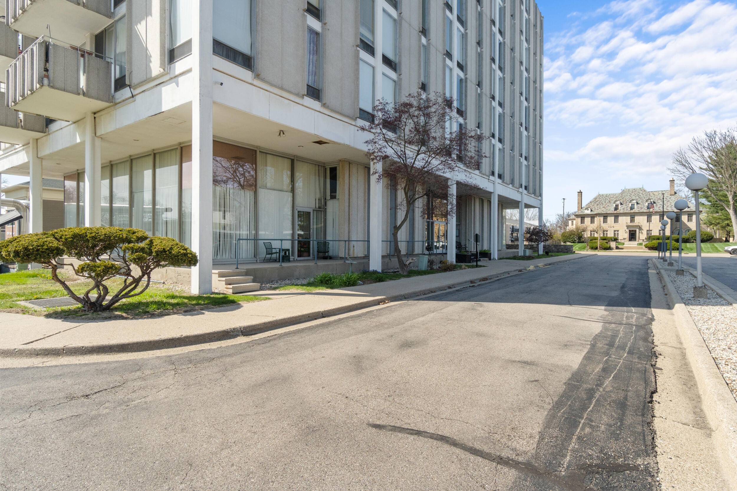 715 W Michigan AVE #502, Jackson City, MI 49201