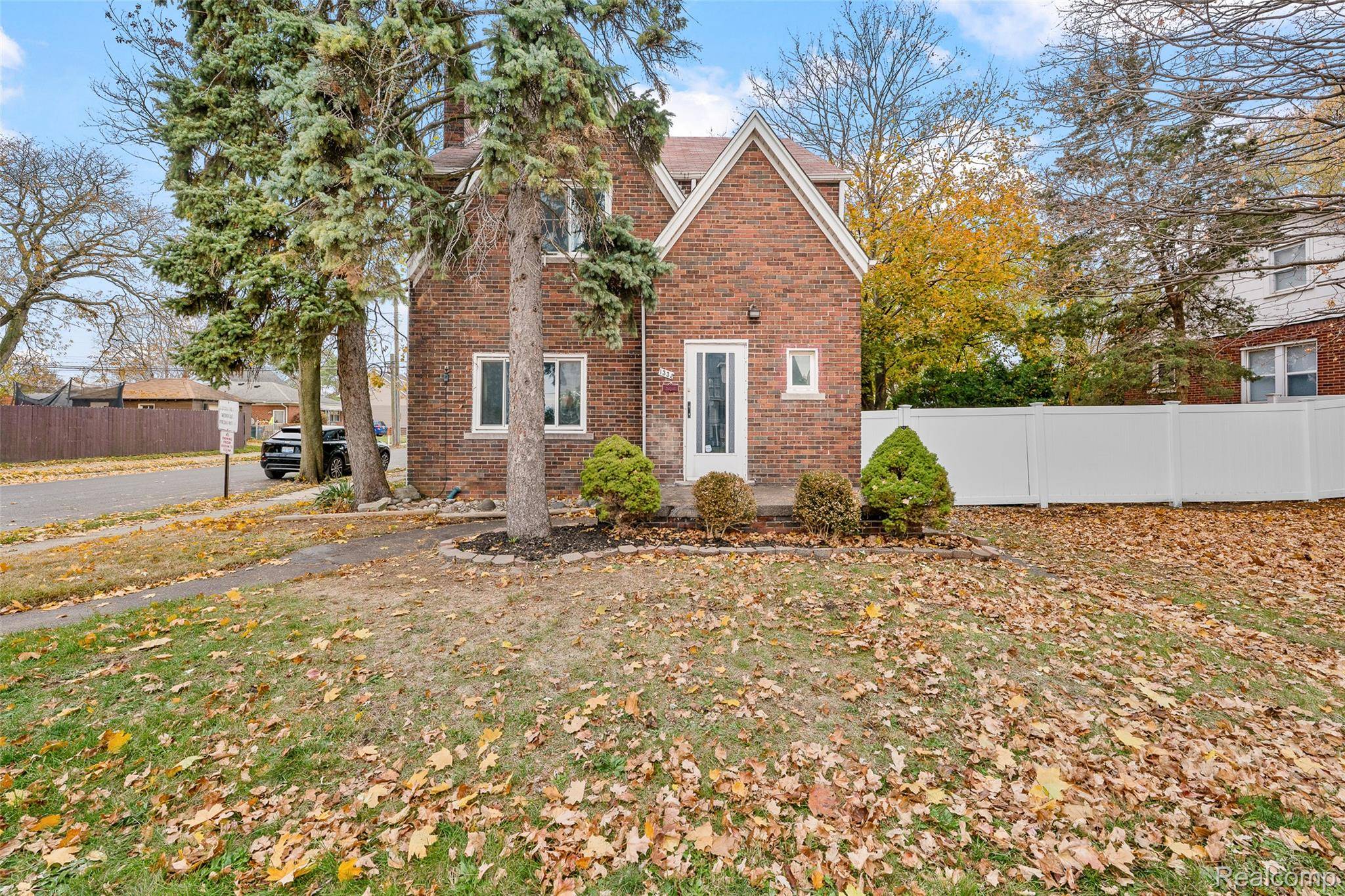1332 Fort Park BLVD, Lincoln Park, MI 48146
