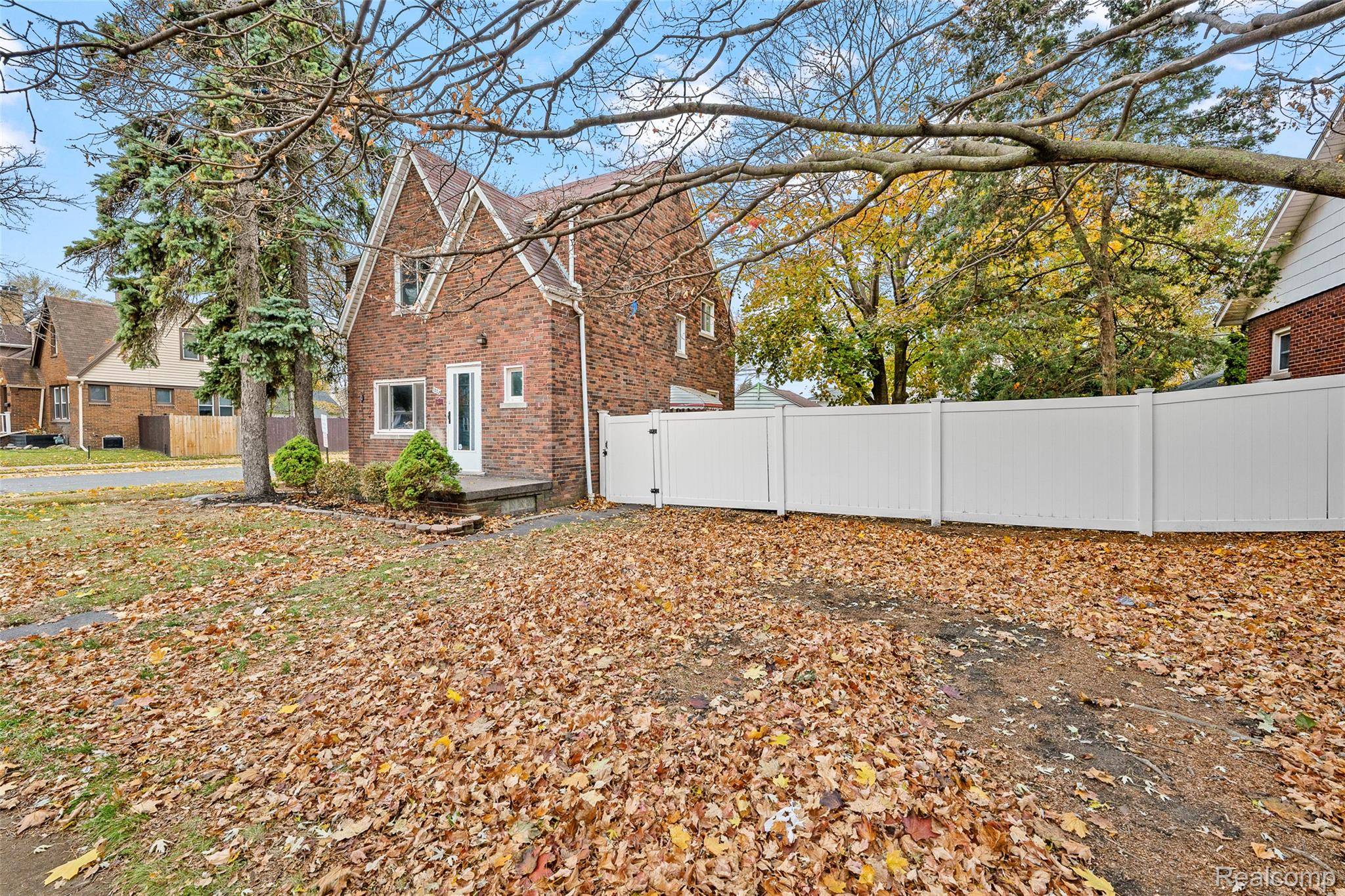 1332 Fort Park BLVD, Lincoln Park, MI 48146