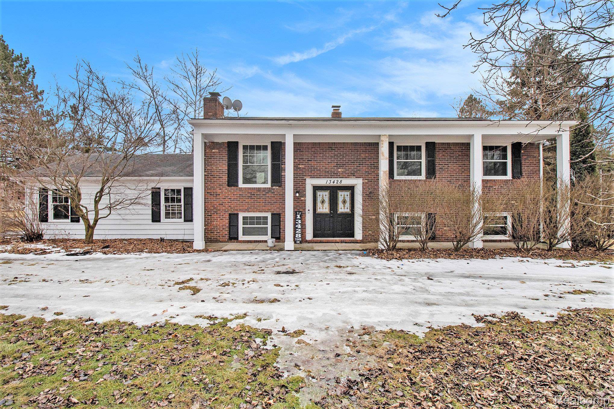 13428 SEQUOIA LN, Green Oak Township, MI 48178