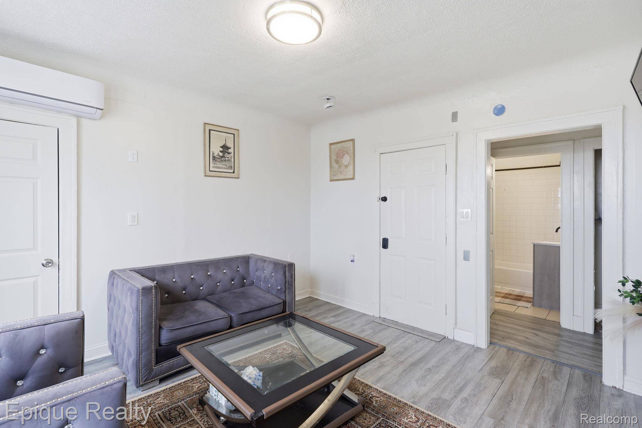 585 Southfield RD, Lincoln Park, MI 48146