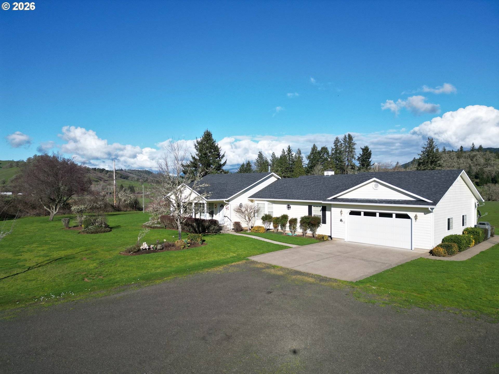 221 FOSTER LN, Roseburg, OR 97470