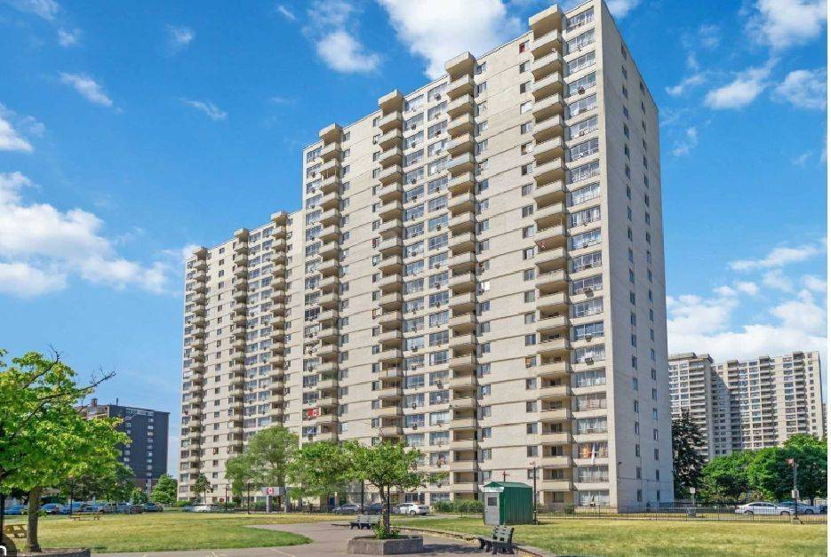 340 Dixon RD #513, Toronto W09, ON M9R 1T1