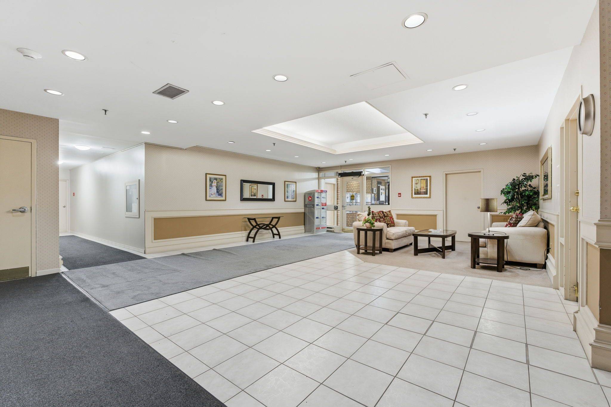 432 Main ST E #902, Hamilton, ON L8N 1J9