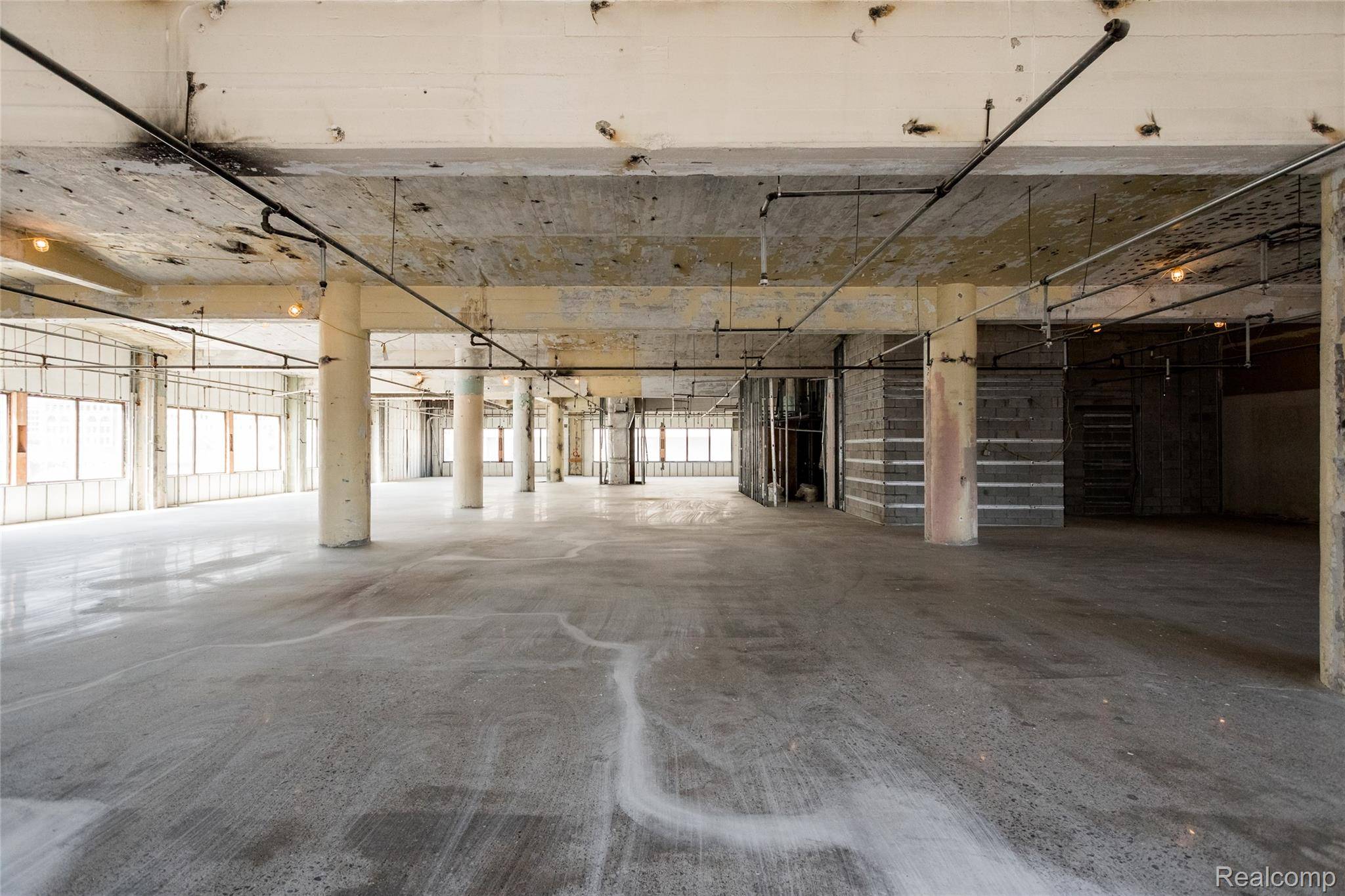 565 E Larned ST, Detroit, MI 48226